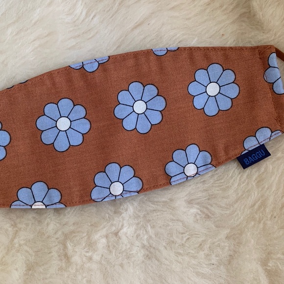 BAGGU New ‘Daisy’ Ear Loop Face Mask, Light Brown - Picture 4 of 5